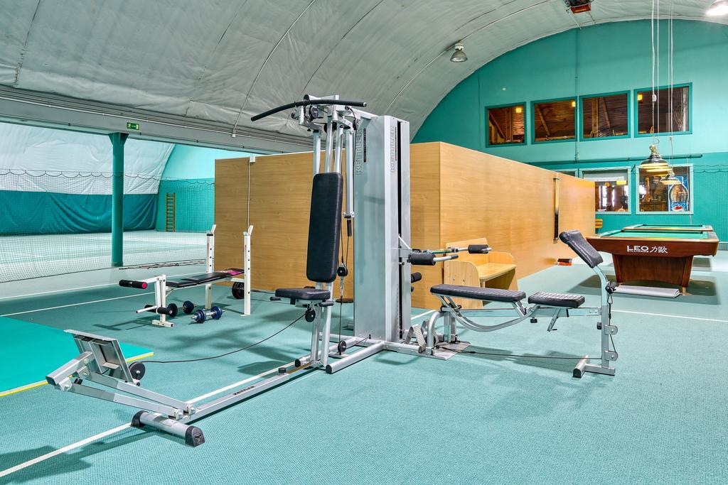 Hotel Tenis Хжонстовіце Екстер'єр фото