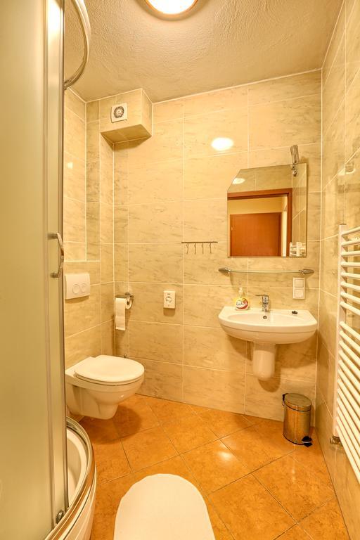 Hotel Tenis Хжонстовіце Номер фото