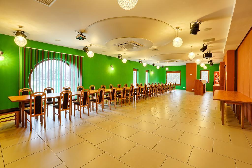 Hotel Tenis Хжонстовіце Екстер'єр фото