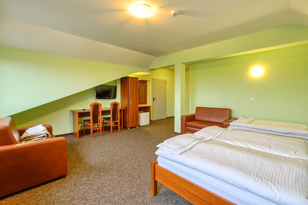 Hotel Tenis Хжонстовіце Номер фото