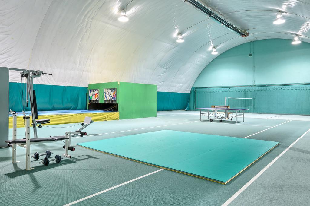 Hotel Tenis Хжонстовіце Екстер'єр фото