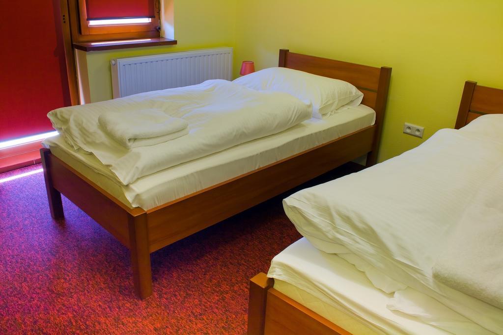 Hotel Tenis Хжонстовіце Номер фото